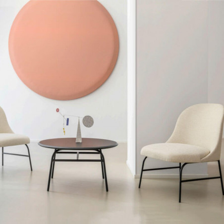 Fauteuil en métal Aleta de Viccarbe dans un salon| Aiure