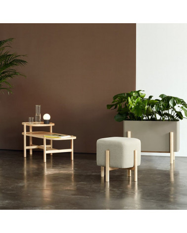 Table avec banc Ashi dans un salon | Aiure