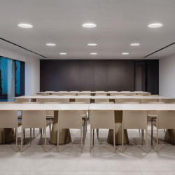 Deep Downlight LED en sala de estudio Arkoslight | Aiure