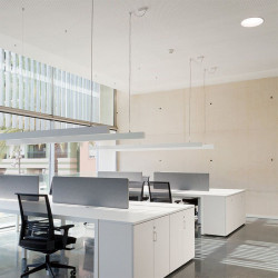 Deep Mini 10W de Arkoslight en oficina | Aiure