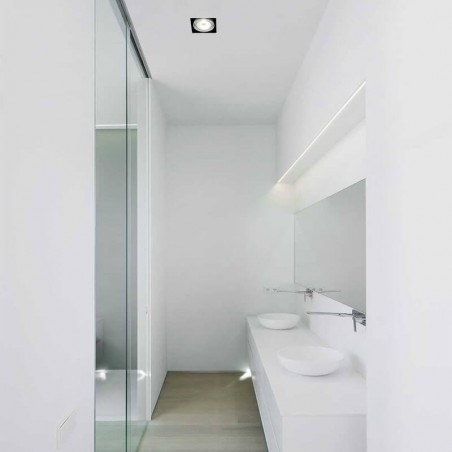 Spots Orbital Trimless Lark-111 encastrés dans le plafond d'une salle de bain de Arkoslight | Aiure
