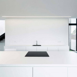Downlight LED Fifty HO Trimless instalado en el techo de una cocina. Arkoslight | Aiure