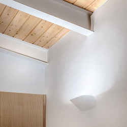 Primer plano del aplique de pared Lip de Arkoslight | Aiure