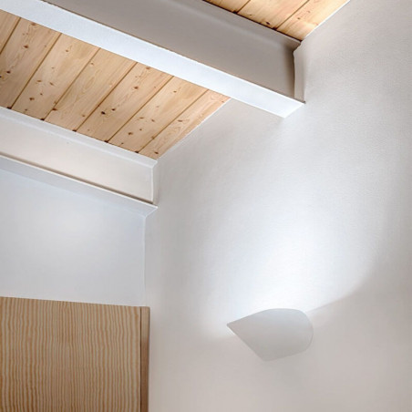 Primer plano del aplique de pared Lip de Arkoslight | Aiure
