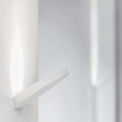 Primer plano del aplique LED Flap de Arkoslight en museo | Aiure