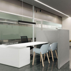 Lámpara colgante blanca Fifty Suspension de Arkoslight en una oficina | Aiure