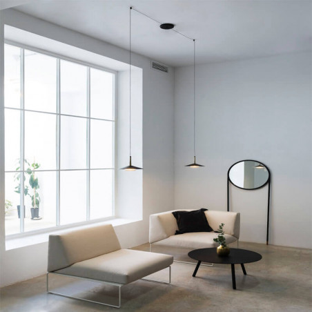 Lampe suspendue Orion avec deux lumières dans un salon | Aiure
