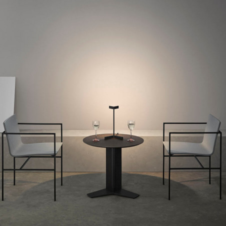 Lámpara de sobremesa Vector de Mantra en cafetería | Aiure