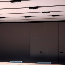 Plafones Black Foster Surface de Arkoslight instalados en diferentes filas| Aiure