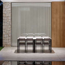 Plusieurs spots pour sol Dark d'Arkoslight autour d'une table| Aiure