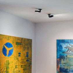 Foco LED Six S Recessed negro iluminando sala de museo | Aiure