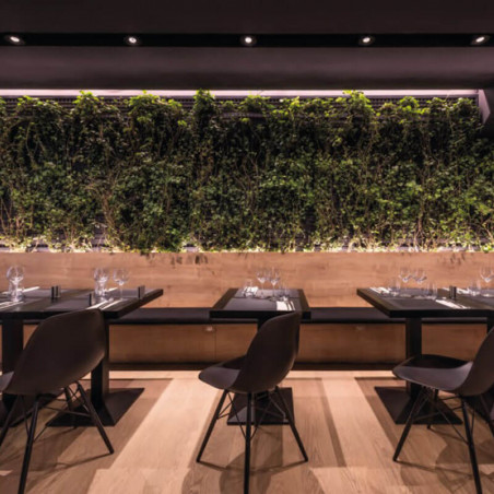 Lámpara LED Lark 111 instalada en focos empotrables de techo de Arkoslight | Aiure