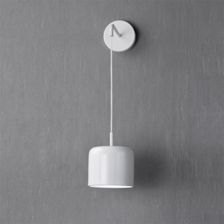 Aplique de pared pequeño blanco sobre un fondo oscuro | Aiure