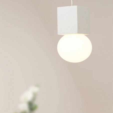 Lampe carrée Galaxia de Mantra dans un salon | Aiure