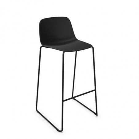 Tabouret d'extérieur Maarten avec base de traîneau de Viccarbe, coleur noir et base noire | Aiure