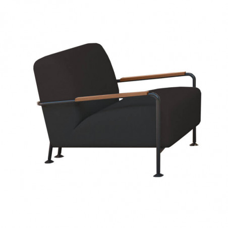 Fauteuil design d'extérieur Colubi de Viccarbe de couleur noire avec accoudoirs en bois | Aiure