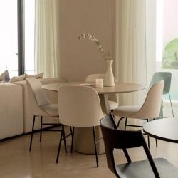 Aleta metal-based armchair by Viccarbe in a living room| Aiure