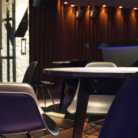 Eclairage d'une discothèque avec le downlight Gap d'Arkoslight | Aiure