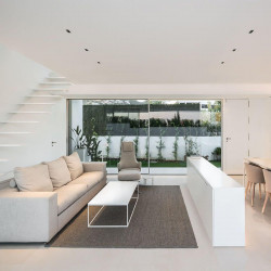 Downlight Black Foster Trimless 1 by Arkoslight installed in a living room ceiling  | Aiure