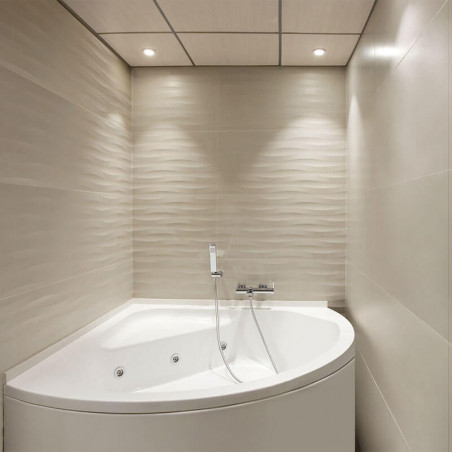 2 downlights Bath d'Arkoslight allumés dans une salle de bain| Aiure
