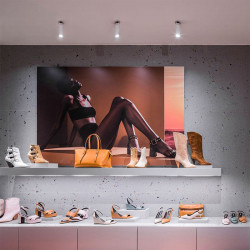 3 spots blancs Fit d'Arkoslight dans un magasin | Aiure
