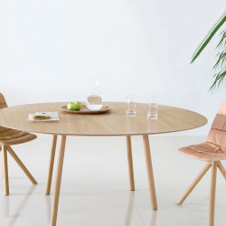 Maarten circular design table by Viccarbe in a lounge | Aiure