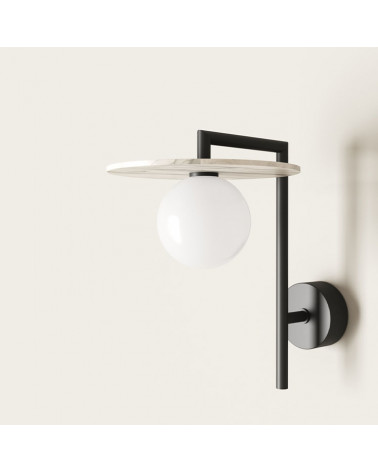 Aplique de pared de diseño Miro en una pared | Aiure