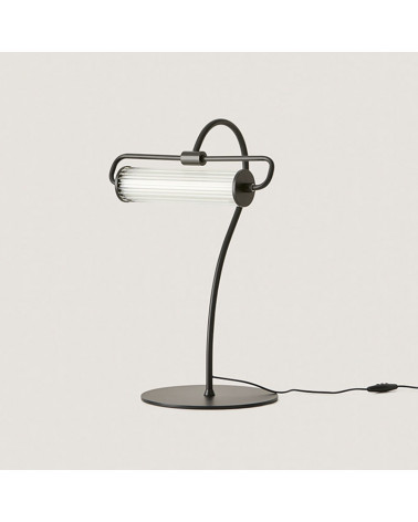 Lámpara de sobremesa vintage Ison en fondo beige | Aiure