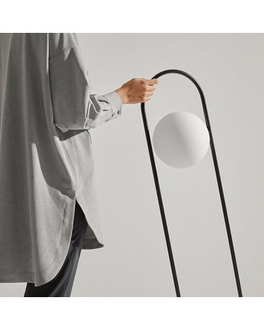 Lámpara de pie pantalla redonda Abbacus vista de cerca | Aiure