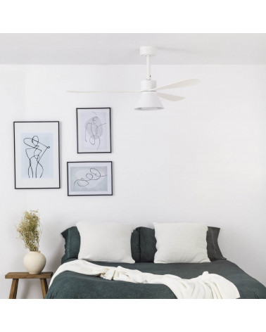 Ventilador de techo SMART AMELIA en una habitación apagado | Aiure