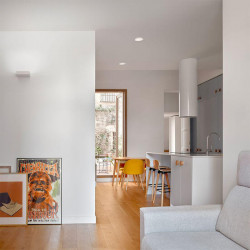Rec Mini wall sconce in sitting room. By Arkoslight | Aiure