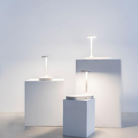 Lámpara de mesa Ceres blanca regulable en 3 intensidades. Mantra | Aiure