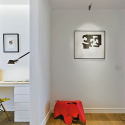 LED Plus Recessed spotlight by Arkoslight illuminating a painting | Aiure