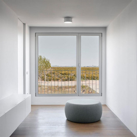 Stran Surface white downlight installed in a room | Aiure