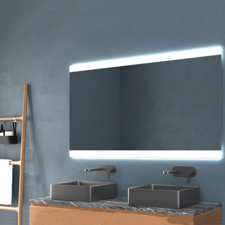 Espejo de baño rectangular con luz LED Feroe de Eurobath en un cuarto de baño | Aiure