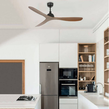 Ventilador Gotland negro y madera de Faro Barcelona en una cocina| Aiure